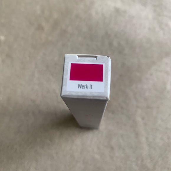 Mally Beauty Intense Color Lipgloss in Werk It BNIB - Picture 2 of 10